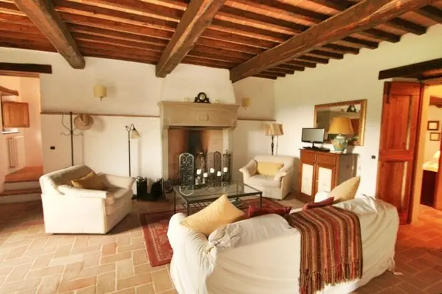 Living room At La Rondinaia, A Villa In Northern Umbria